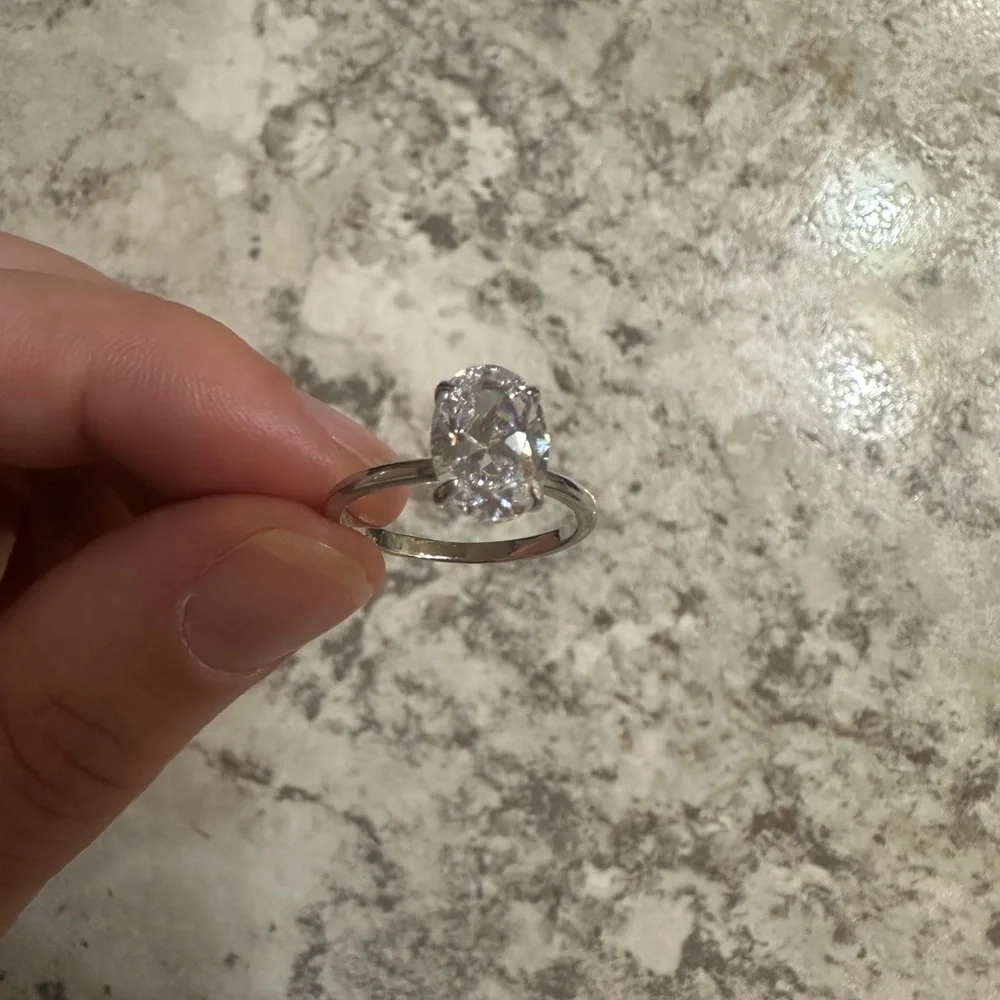 Engagement ring - Picture 2 of 3